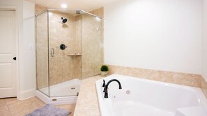 Condo, Multiple Beds, Balcony, Ocean View | Bathroom | Designer toiletries