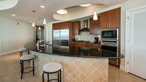 Condo, 1 King Bed, Balcony, Ocean View | Private kitchen | Fridge, microwave, stovetop, dishwasher
