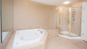 Appart'hôtel, plusieurs lits, balcon, vue océan | Salle de bain