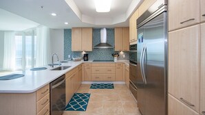 Condo, Multiple Beds, Balcony, Ocean View | Private kitchen
