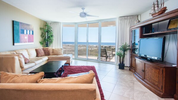 Huoneisto, useita sänkyjä, parveke, osittainen valtamerinäköala | Näkymä huoneesta