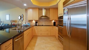 Apartment, Mehrere Betten, Balkon, Meerblick | Eigene Küche | Wasserkocher mit Kaffee-/Teezubehör, Kühlschrank, Mikrowelle, Herdplatte