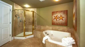 Apartamento, varias camas, balcón, vistas al mar | Baño | Artículos de higiene personal de diseño
