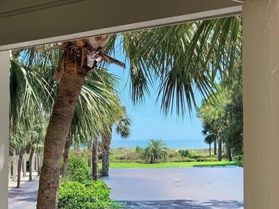 SeaClusion-Oceanview, Mini split AC, Beach Chairs