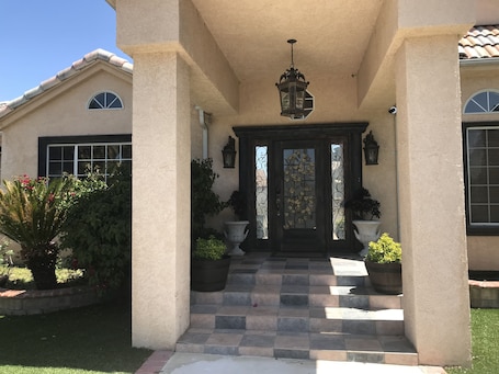 Exterior detail. paradise luxury experience
Sleep bed 4 bedroom 1 livingroom 1