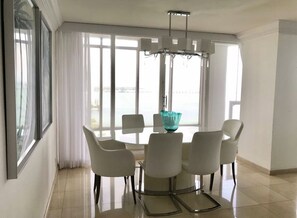 Deluxe Apartment | Living area - Luxury the grand apartment (Miami)