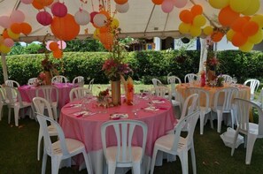 Outdoor banquet area - Finca Hotel El Barranco (Montenegro)