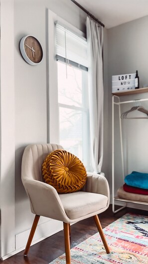 Interior - The Eureka: Four King Bedroom House (Champaign)