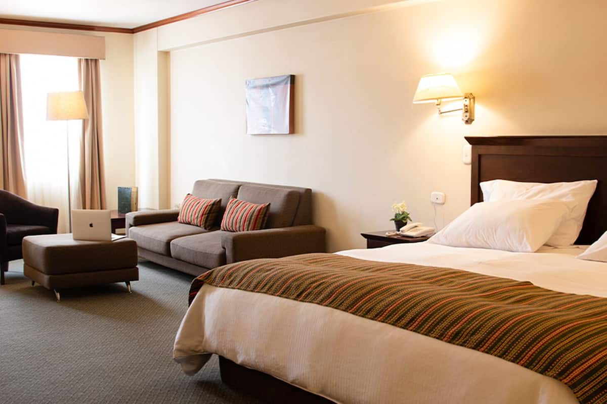 Junior Suite, 1 King Bed | 1 bedroom, desk, blackout curtains, free WiFi