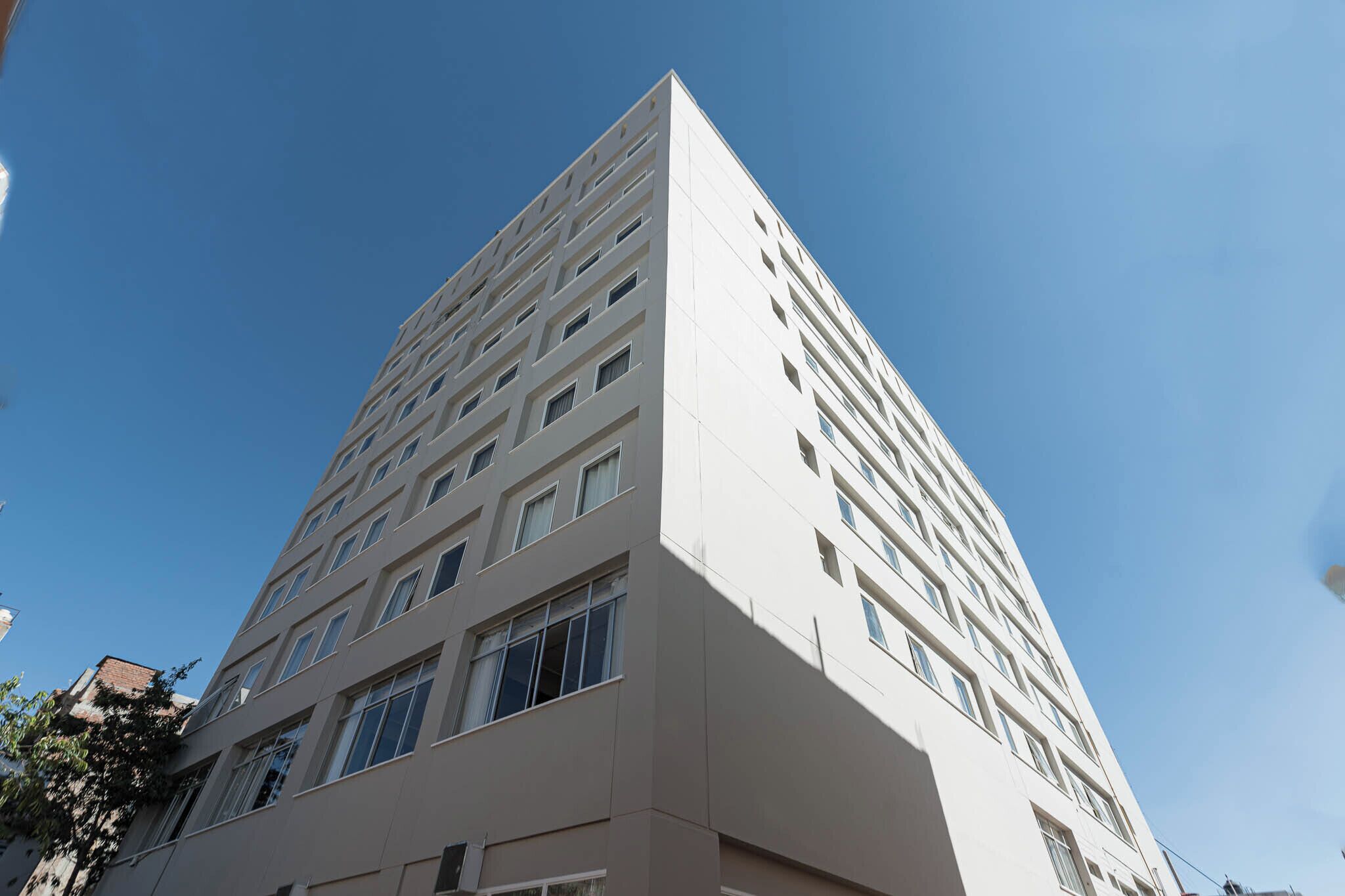 Vista frontal de la propiedad