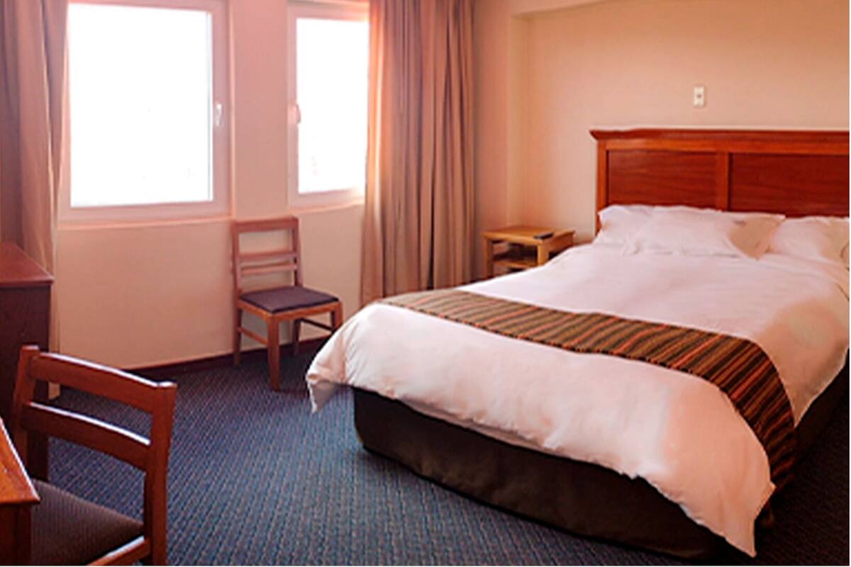 Traditional Single Room | 1 bedroom, desk, blackout curtains, free WiFi