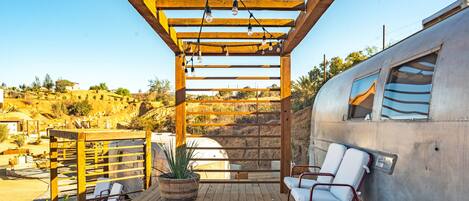 Deluxe Cabin, 1 Queen Bed | Terrace/patio