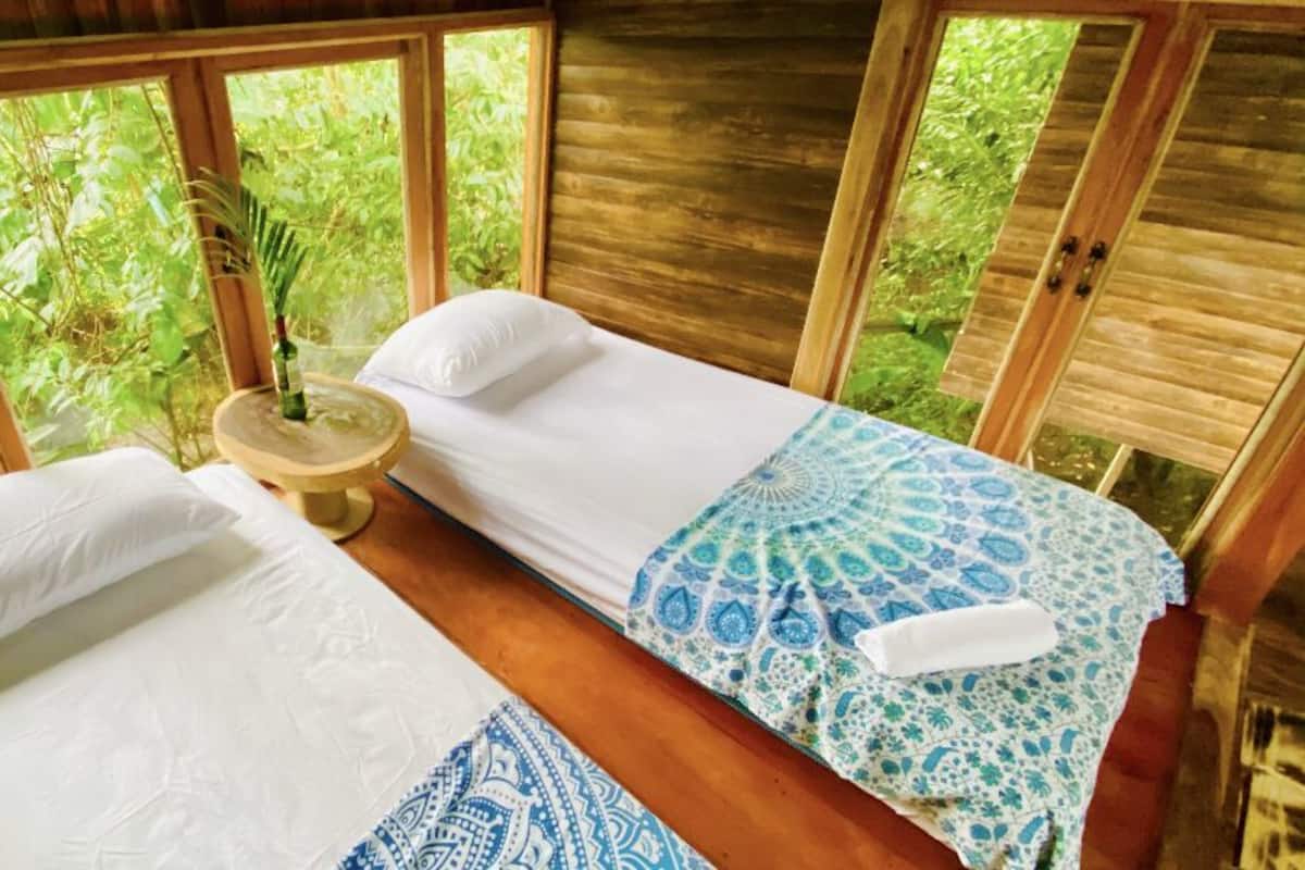 Standard Cabin | WiFi (free), bed sheets