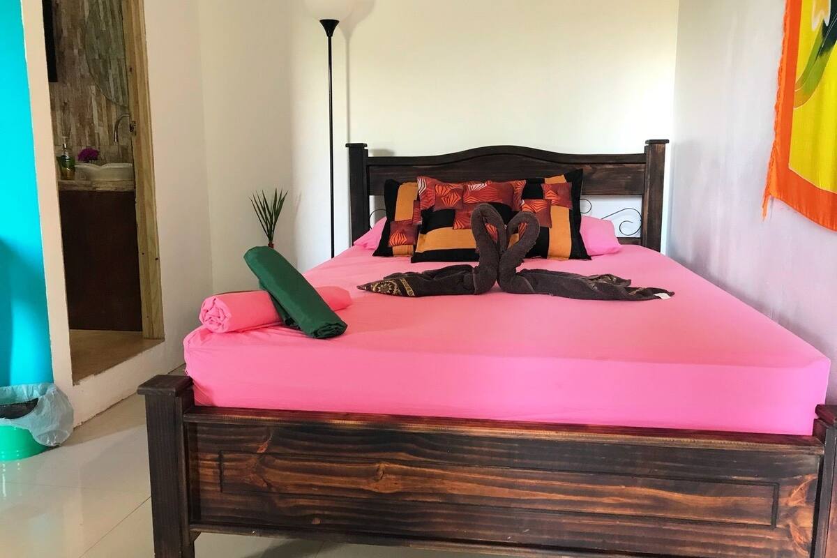 WiFi (free), bed sheets