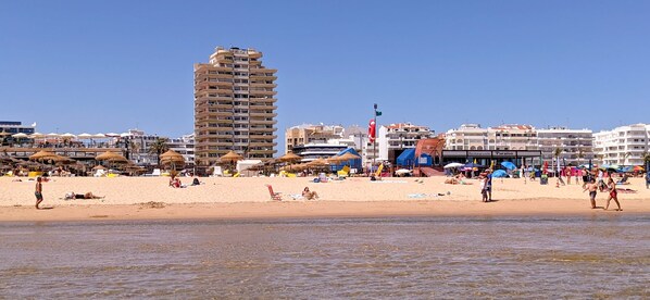 En la playa