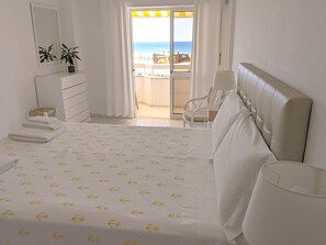 main bedroom (queen bed 1,5m by 2m)