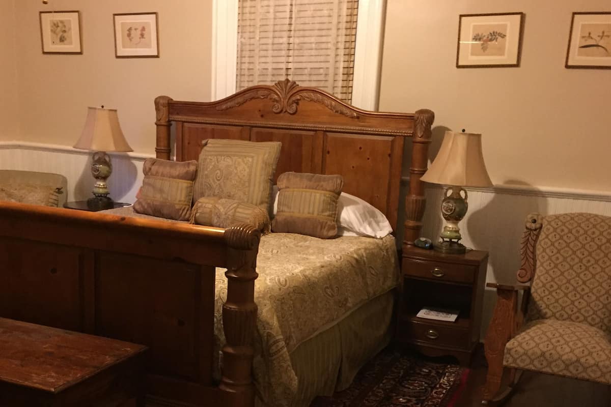 Luxury House | Premium bedding, memory-foam beds, desk, laptop workspace