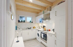 Kühlschrank, Mikrowelle, Herdplatte, Geschirrspüler