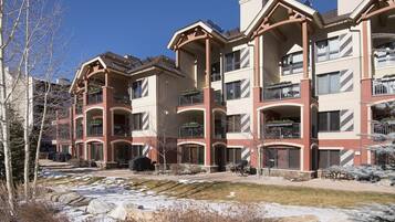 Condo, 2 Bedrooms | Exterior