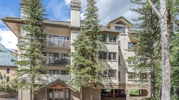 Condo, 2 Bedrooms | Exterior