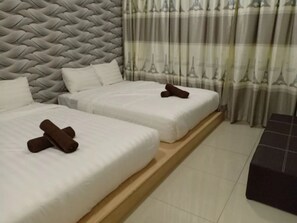 3 bedrooms, free WiFi - BLeisure Parkland Homestay (Malacca City)