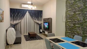 Căn hộ trung tâm thành phố | Phòng khách | TV màn hình phẳng