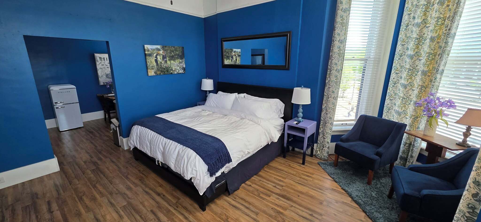 Single King Suite - Room 1 | Premium bedding, pillowtop beds, individually decorated