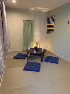 Blackout curtains, free WiFi, bed sheets - HOTEL PRELE SHINKAN (Tokyo)