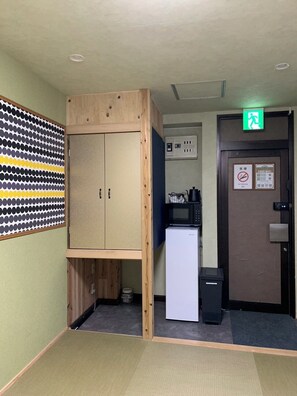 Phòng 4 cơ bản | Màn/rèm cản sáng, truy cập Internet không dây miễn phí, bộ trải giường