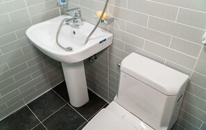 Room (203) | Bathroom | Shower, free toiletries, hair dryer, towels