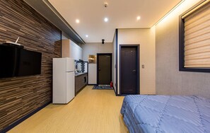Room (202) | Free WiFi