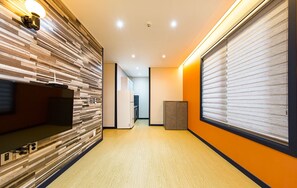 Room (101) | Free WiFi