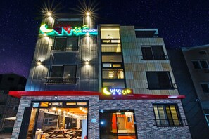 Front of property - evening/night - Byeolbam Pension (Boryeong)