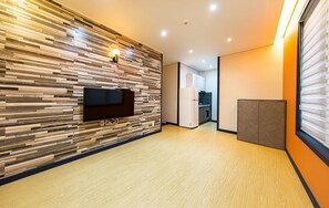 Room (101) | Free WiFi