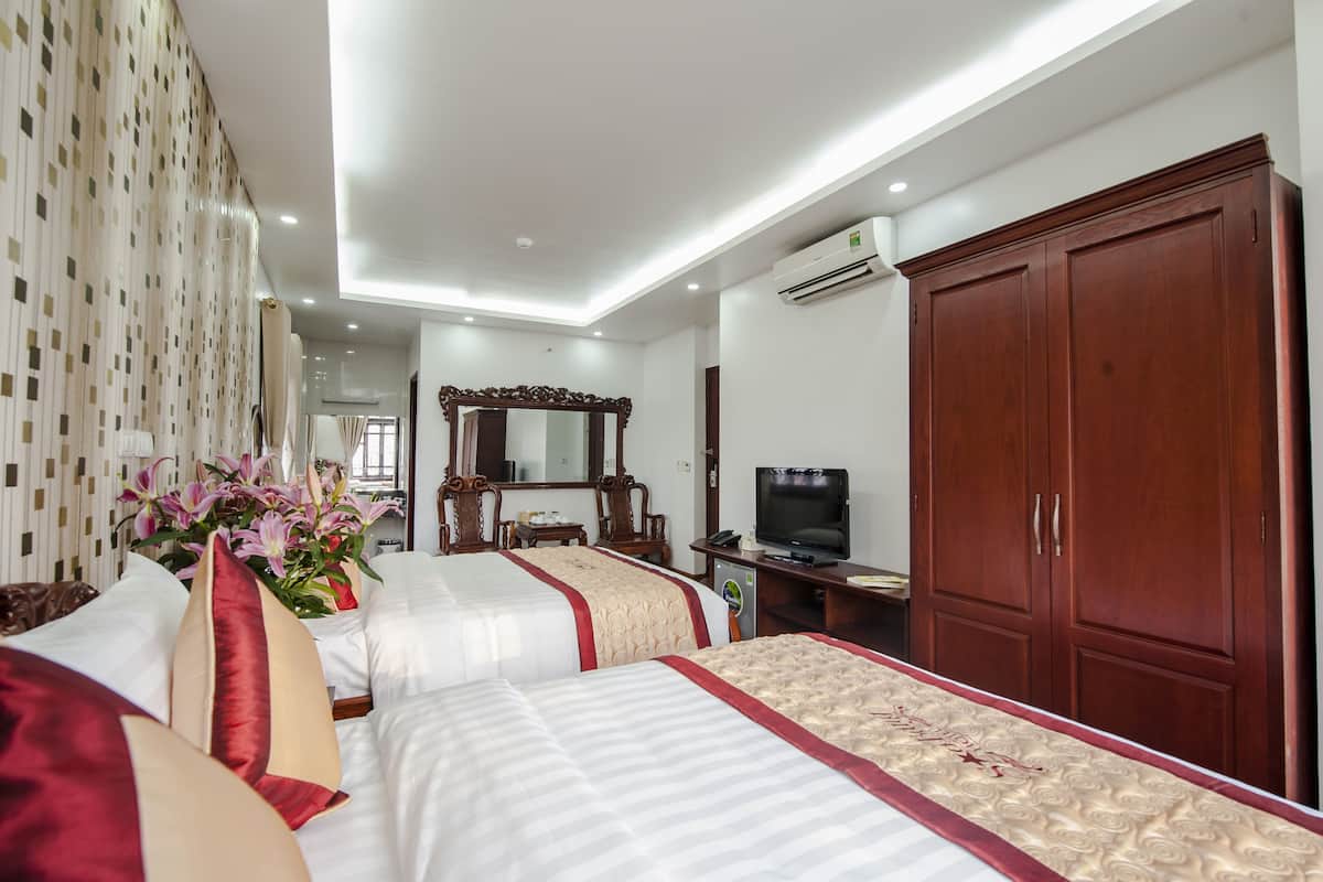 Premium bedding, down comforters, desk, blackout drapes