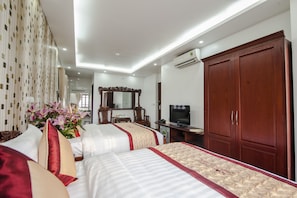 Premium bedding, down duvets, individually furnished, desk - Sao Hotel (Hanoi)