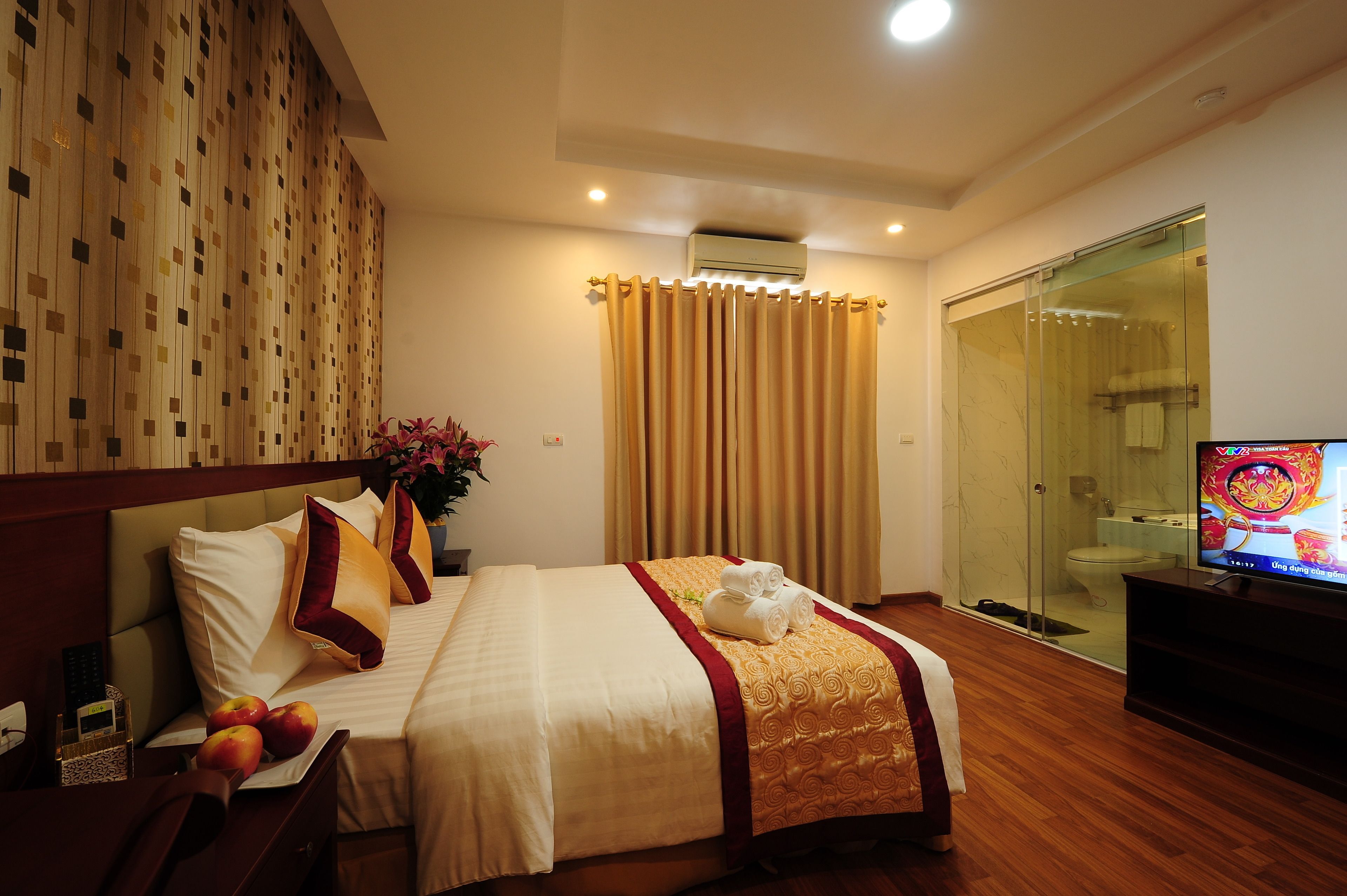 Premium bedding, down duvets, individually furnished, desk