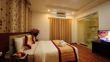 Habitación Deluxe con 1 cama doble o 2 individuales | Ropa de cama de alta calidad, edredones de plumas, mobiliario individual