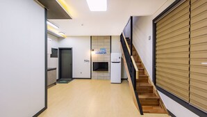 Habitación (302) | Zona de estar | Una televisión de pantalla plana