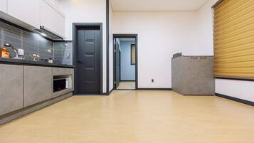 Kamar (103 203) | Area keluarga | TV layar datar