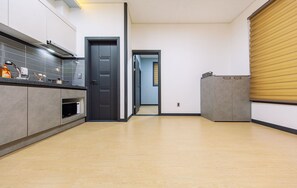 Zimmer (103 203) | Wohnbereich