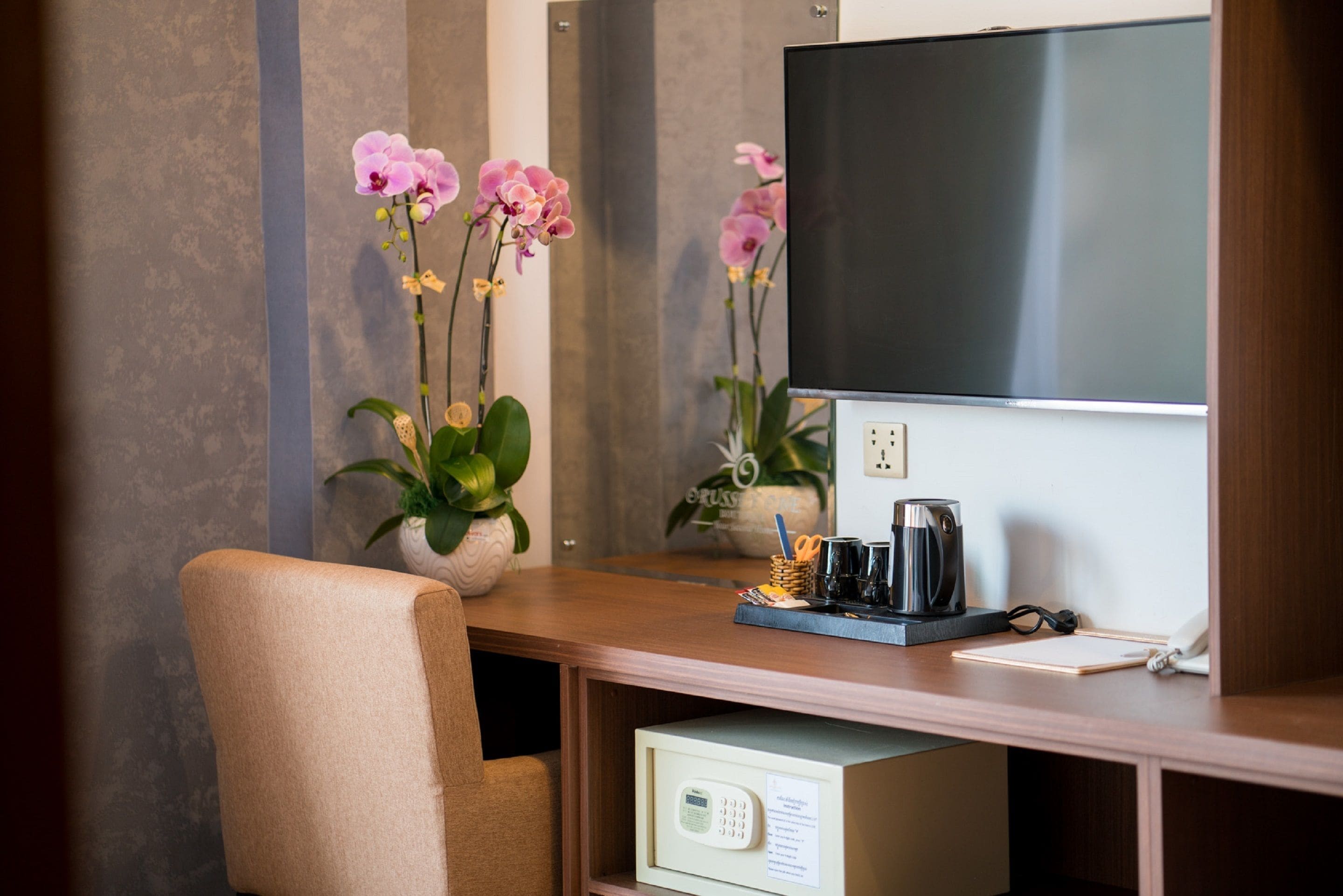 1 bedroom, egyptian cotton sheets, premium bedding, pillow-top beds