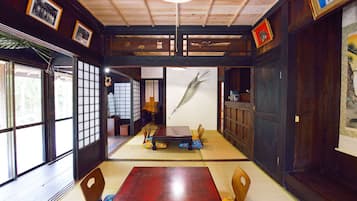 傳統別墅, 多張床, 廚房, 地面層 (Vacation Home) | 1 間臥室、書桌、筆電工作空間、遮光布/窗簾