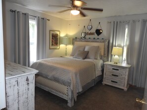 4 bedrooms, iron/ironing board, WiFi, bed sheets