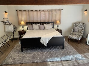 1 bedroom, desk, travel cot, free WiFi - Escape Under the Palms at Casita Las Palmas Studio Retreat (Bonita)