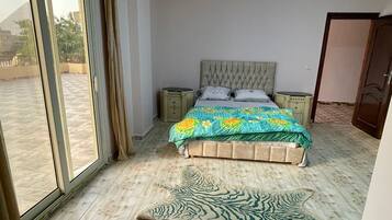 2 bedrooms, in-room safe, iron/ironing board, internet