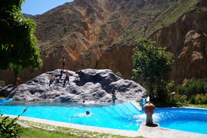 Outdoor pool - Paraiso Las Palmeras Lodge (Cabanaconde)