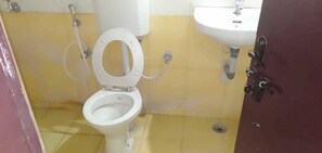 Douche, articles de toilette gratuits, serviettes fournies