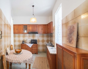 Apartment, 2 Bedrooms | Private kitchen
