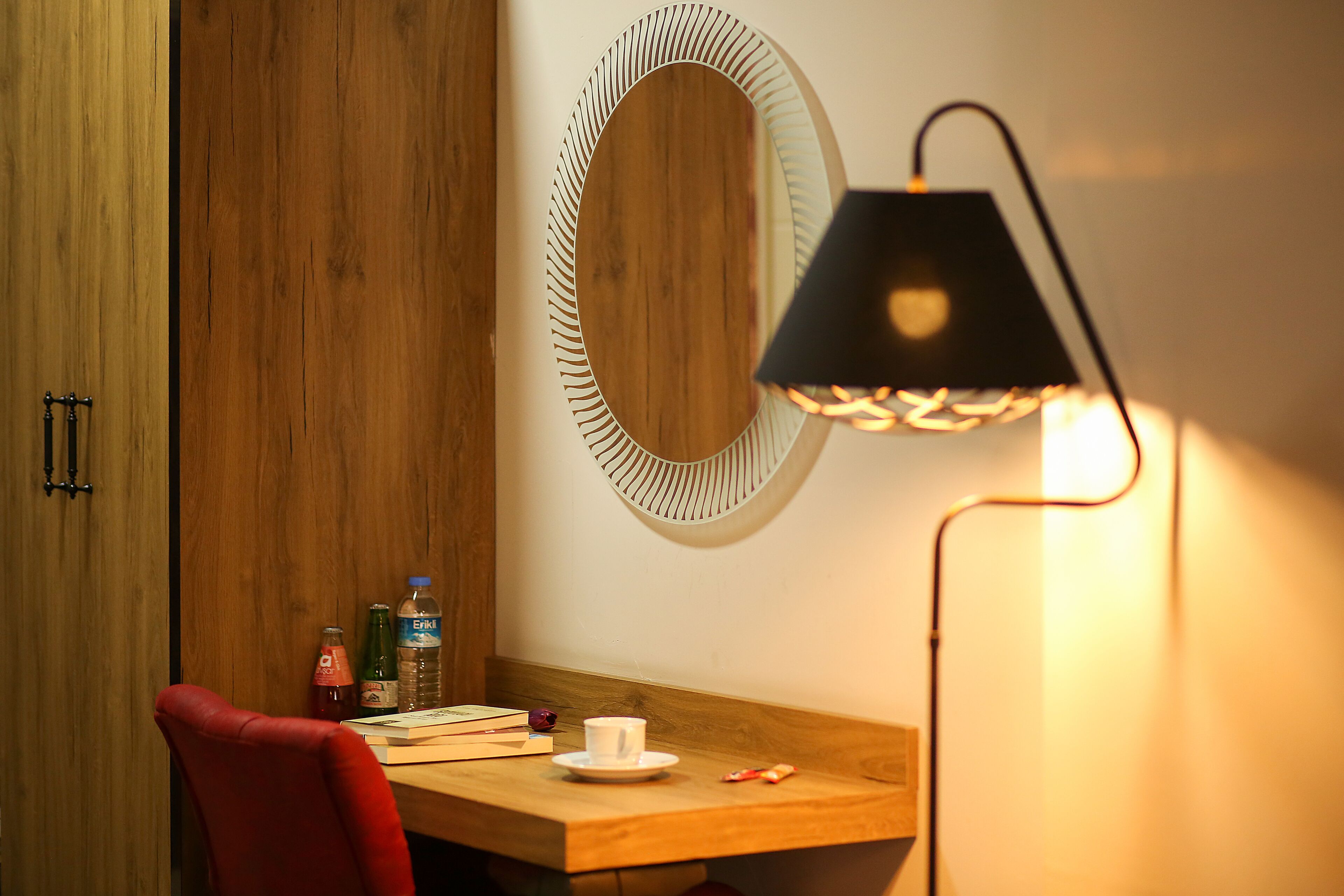 1 bedroom, egyptian cotton sheets, premium bedding, desk